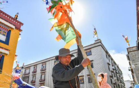 ༄༅།།དར་ལྕོག་བཙེམས་ནས་བོད་ཀྱི་ལོ་གསར་བསུས། 