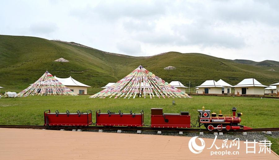 མ་ཡ་གངས་རིའི་སྦྲ་གུར་སྒར་སའི་ནང་ཟ་མ་བསྐྱལ་བའི་མེ་འཁོར་ཆུང་ཆུང་དེ་ཡིན།