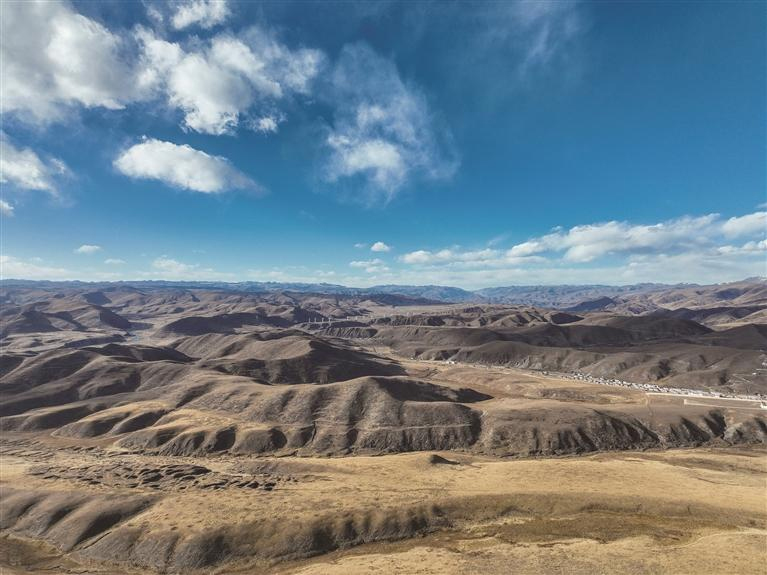 ༄༅།།སི་ཁྲོན་དཀར་མཛེས་ཀྱི་མཛེས་སྡུག་ལྡན་པའི་ལྷ་སྒང་རྩྭ་ཐང་།