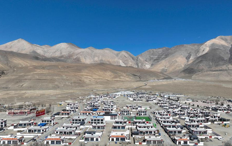 ༄༅།།ཇོ་མོ་གླང་མའི་འདབས་ཀྱི་ཁོ་ཚོ་དྲོ་སྐྱིད་ལྡན་པའི་ཁྱིམ་ལ་སྤོས། 