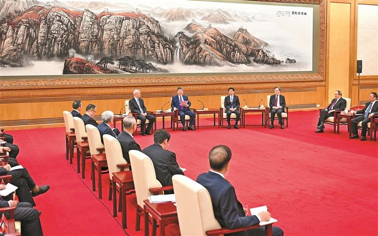 ཟླ་2ཚེས་11ཉིན། ཞི་ཅིན་ཕིང་དང་། ཝང་ཧུའུ་ཉིང་། ཚའེ་ཆི། ཏིང་ཤུའེ་ཞང་སོགས་ཀྱིས་པེ་ཅིང་མི་དམངས་ཚོགས་ཁང་ཆེ་མོར་ཏང་ཕྱིའི་མི་སྣ་དང་ལྷན་འཛོམས་གནང་ནས་དུས་ཆེན་ལ་བསུ་བ་ཞུས་པ།