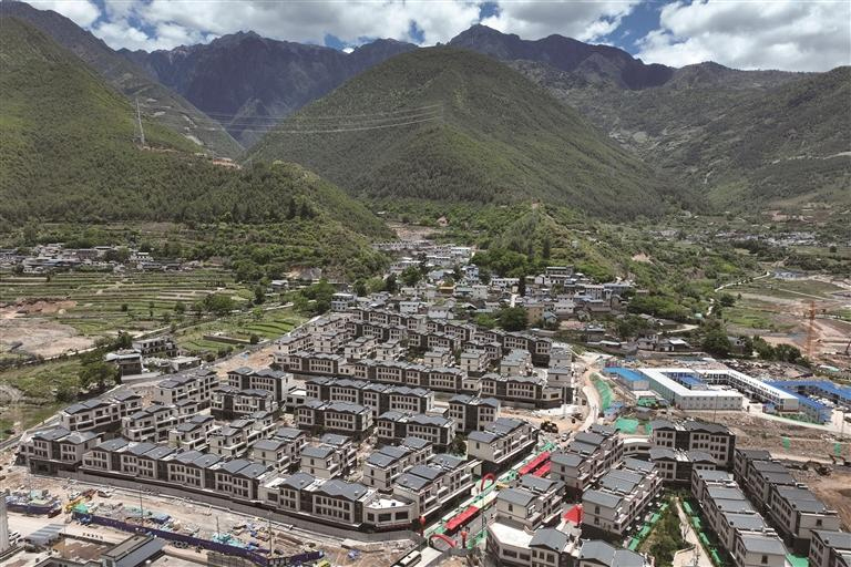 འདི་ནི་གསར་དུ་བསྐྲུན་པའི་ཉེན་གཡོལ་གནས་སྤོའི་བཀོད་སྒྲིག་ཁང་པ་ཡིན་པ།