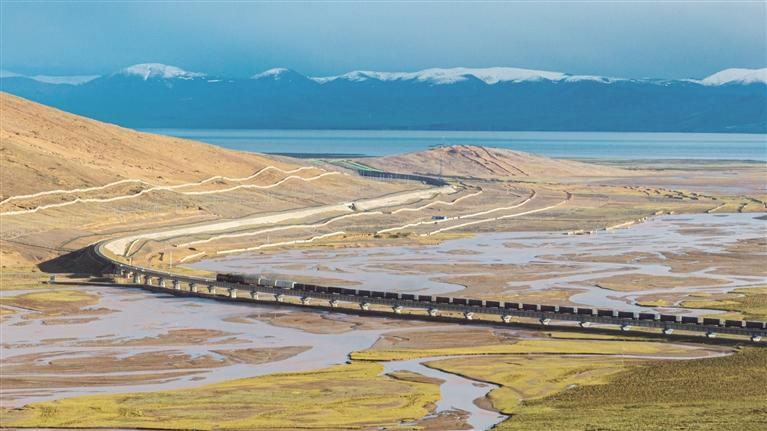 འདི་ནི་མེ་འཁོར་ཞིག་མཚོ་བོད་ལྕགས་ལམ་བོད་ལྗོངས་ནག་ཆུ་གྲོང་ཁྱེར་ཨ་མདོ་རྫོང་ཁོངས་སུ་སྐྱོད་བཞིན་པ།