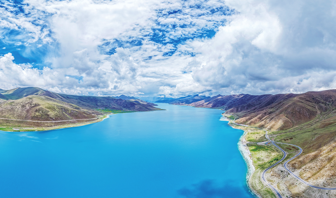 འདི་ནི་2026ལོའི་ཟླ་7ཚེས་12ཉིན་པར་བླངས་པའི་བོད་རང་སྐྱོང་ལྗོངས་ལྷོ་ཁ་གྲོང་ཁྱེར་སྣ་དཀར་རྩེ་རྫོང་ཡར་འབྲོག་གཡུ་མཚོའི་བརྗིད་ཆགས་ཡིད་དུ་འོང་བའི་མཛེས་ལྗོངས་ཡིན་པ།