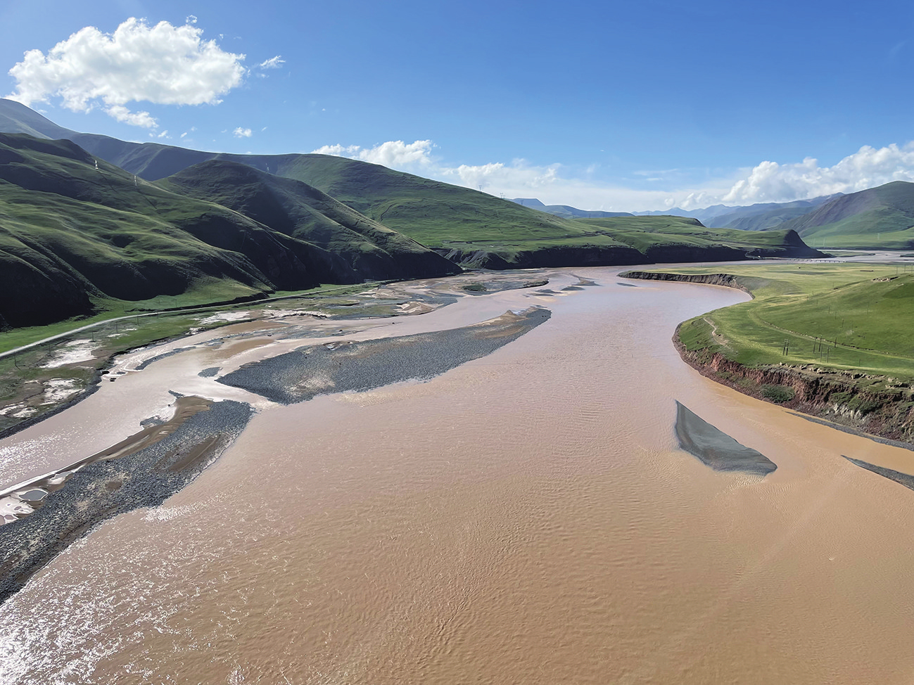 2024ལོའི་ཟླ་8ཚེས་15ཉིན་གཙང་གསུམ་ཆུ་འགོའི་རྒྱལ་ཁབ་སྤྱི་གླིང་འབྲི་ཆུའི་ཆུ་འགོའི་གླིང་གི་ཆུ་དམར་ལེབ་རྫོང་ཁོངས་ནས་པར་བརྒྱབ་པའི་འབྲི་ཆུ་ཡིན་པ།ཤིན་ཧྭ་གསར་འགྱུར་ཁང་གི་གསར་འགོད་པ་ལི་ལིན་ཧའེ་ཡིས་པར་བརྒྱབ།