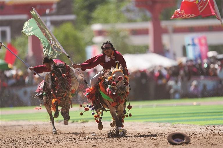 ༄༅།།མཚོ་སྔོན་ཡུལ་ཤུལ་གྱི་རྟ་རྒྱུག་འགྲན་བསྡུར་སྐབས་44པ་ལྟད་མོ་ཆེ་བ།