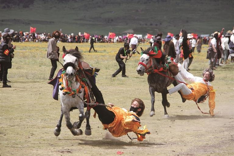 འདི་ནི་རྟ་རྩལ་འཁྲབ་སྟོན་བྱེད་བཞིན་པ།