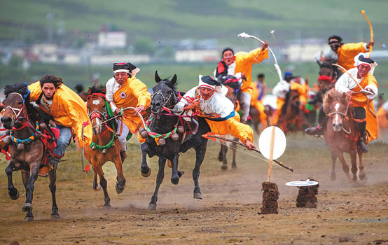 ༄༅།།སྲོལ་རྒྱུན་རྟ་རྩལ་ངོམས། ཡུལ་སྐོར་ཉམས་ལེན་སྐྱིད།